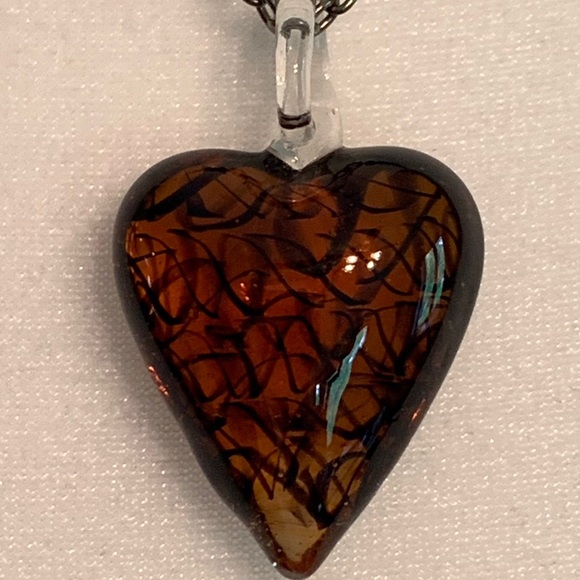 Glass heart pendant necklace - Picture 2 of 3